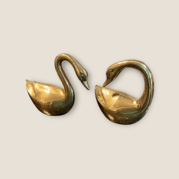 Vintage Brass Swan Figurines Set Of 2 Paperweights Or Shelf Decor Elegant Home A - Picture 1 of 6